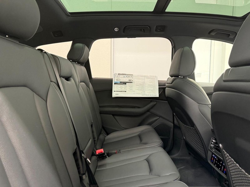 Audi Q7 Vehicle Image 4