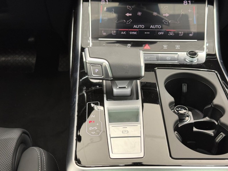 Audi Q7 Vehicle Image 7