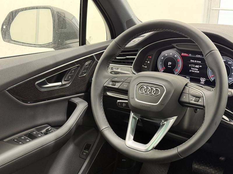 Audi Q7 Vehicle Image 8