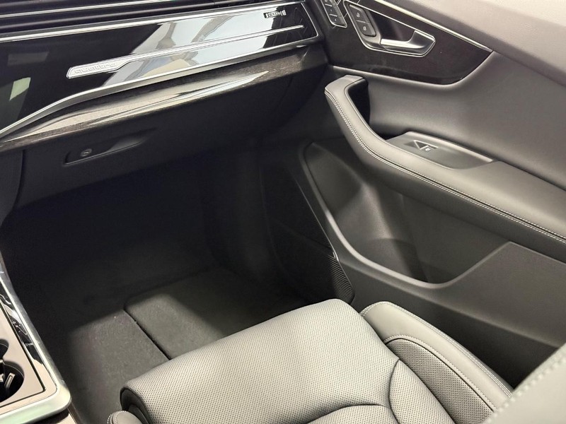 Audi Q7 Vehicle Image 9