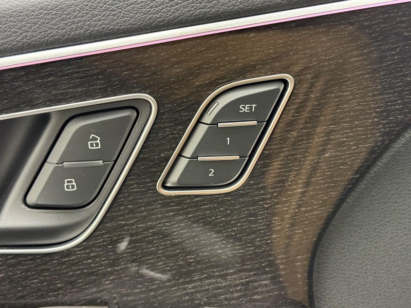 Audi Q7 Vehicle Image 10