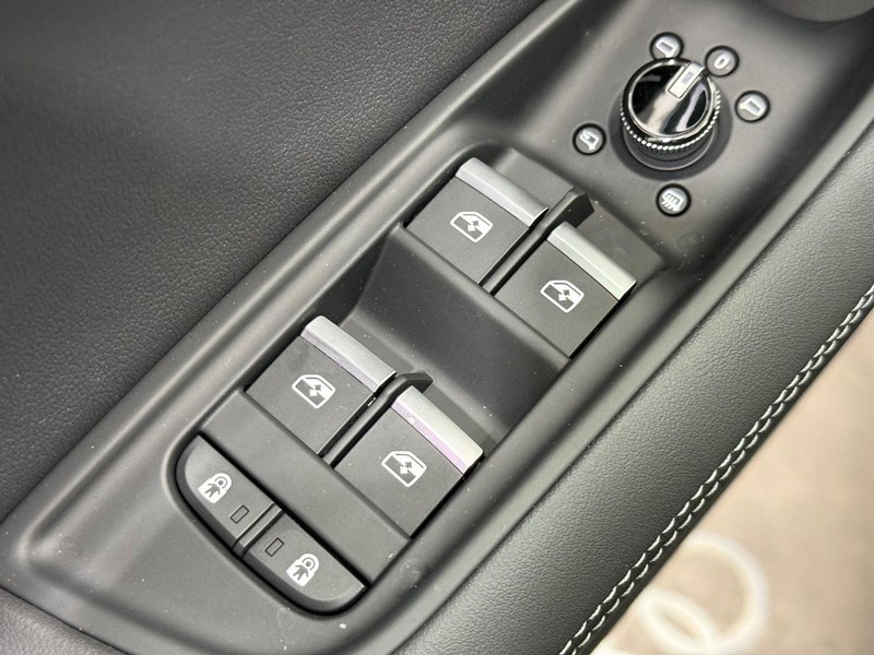 Audi Q7 Vehicle Image 16