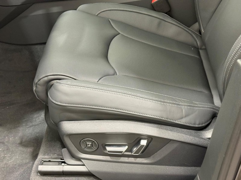 Audi Q7 Vehicle Image 17