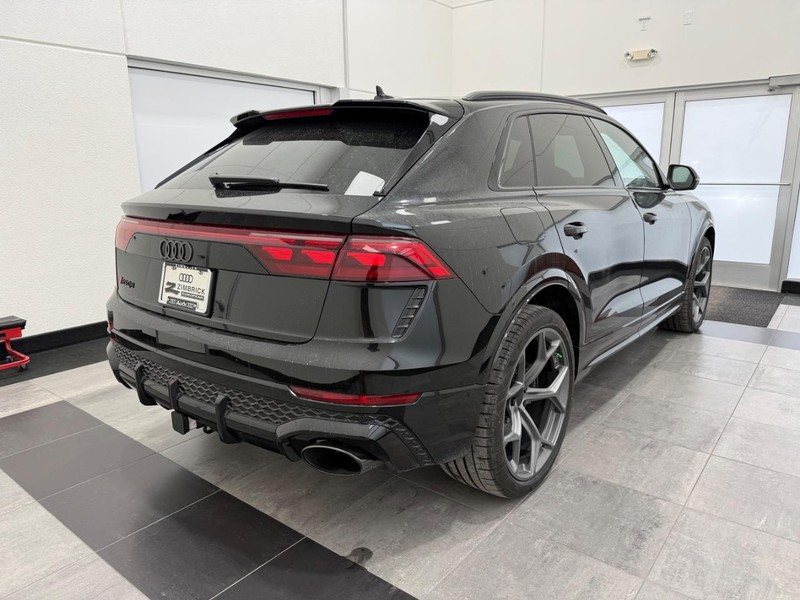 Audi RS Q8 Vehicle Image 2