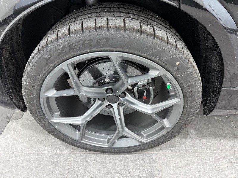 Audi RS Q8 Vehicle Image 3