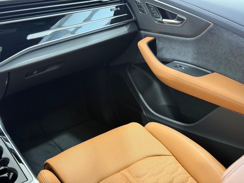 Audi RS Q8 Vehicle Image 9