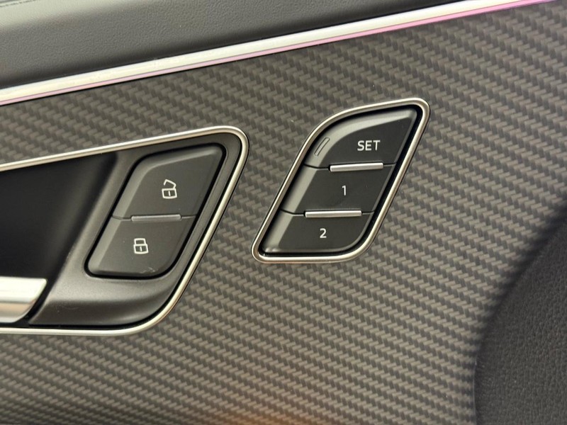 Audi RS Q8 Vehicle Image 10