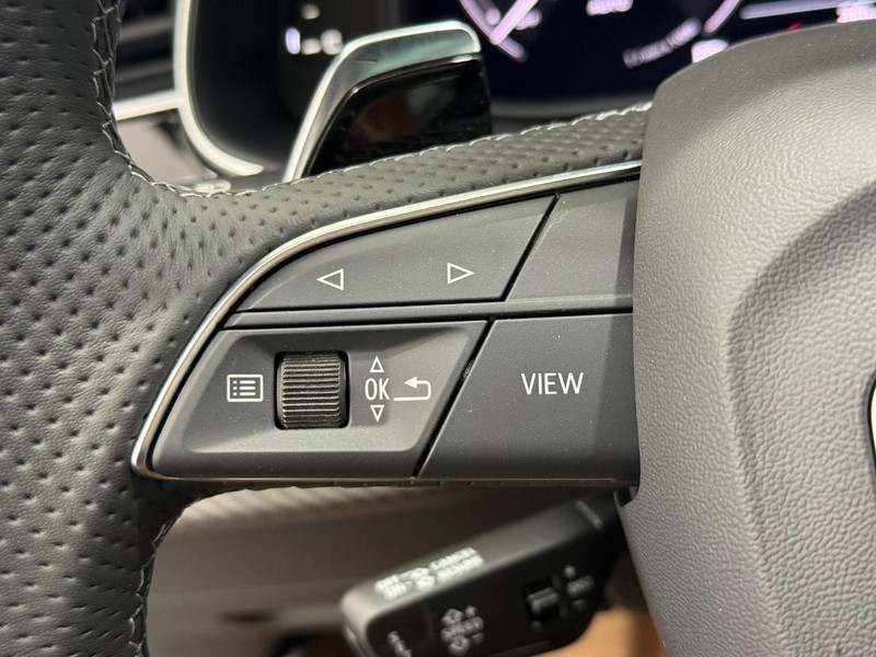 Audi RS Q8 Vehicle Image 11