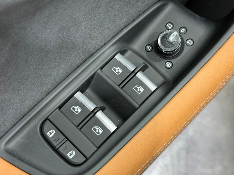 Audi RS Q8 Vehicle Image 15