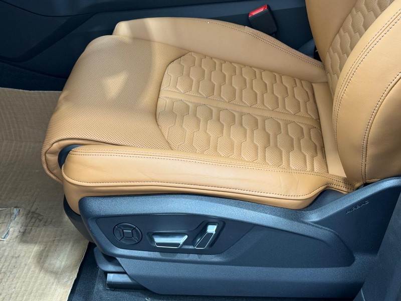 Audi RS Q8 Vehicle Image 16