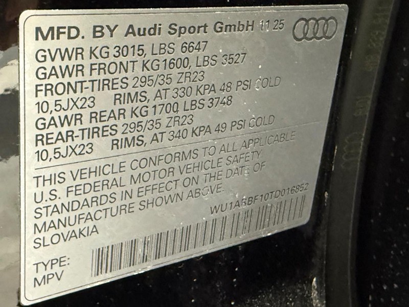 Audi RS Q8 Vehicle Image 17