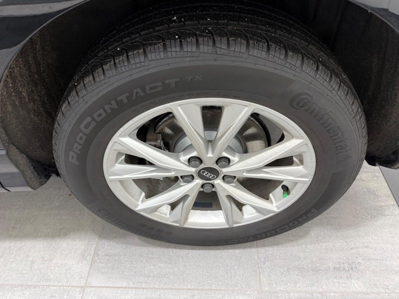 Audi Q3 Vehicle Full-screen Gallery Image 05