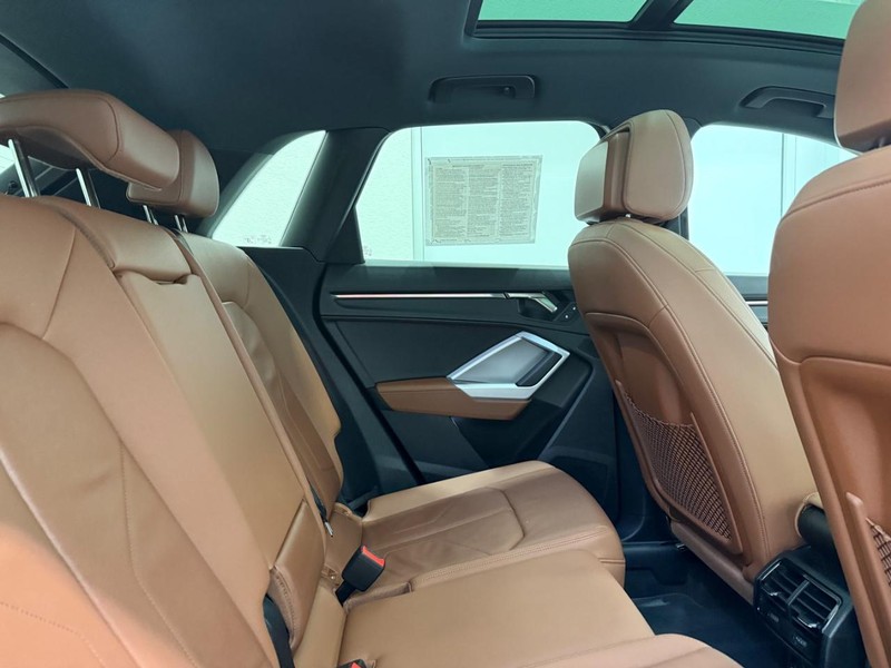 Audi Q3 Vehicle Full-screen Gallery Image 08