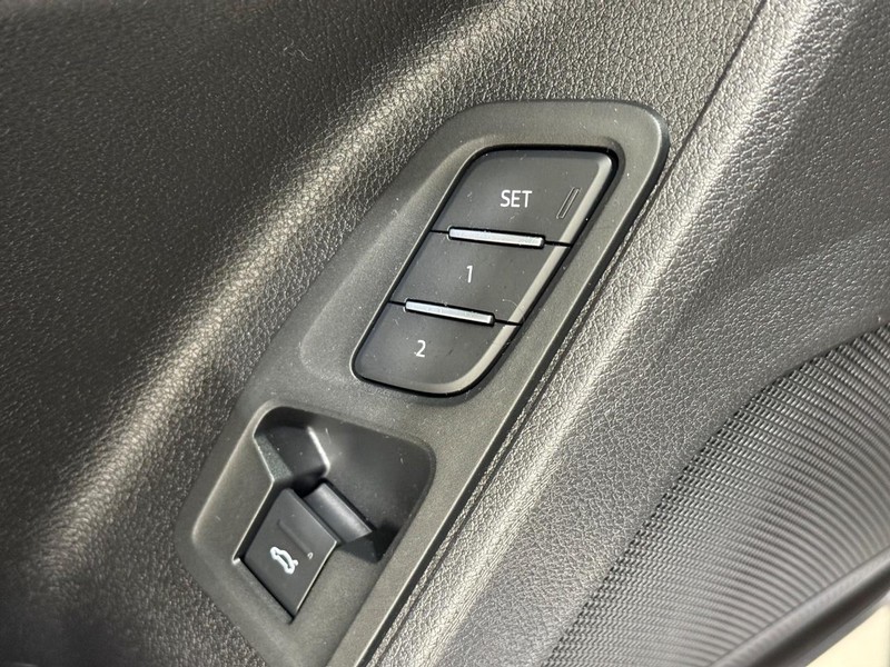 Audi Q3 Vehicle Full-screen Gallery Image 14