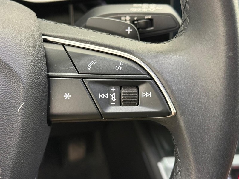 Audi Q3 Vehicle Full-screen Gallery Image 16