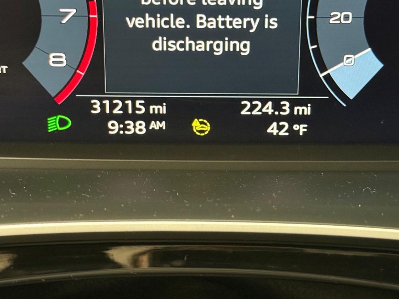 Audi Q3 Vehicle Full-screen Gallery Image 17