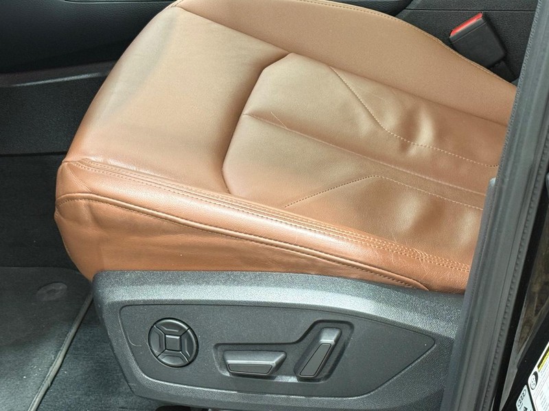 Audi Q3 Vehicle Full-screen Gallery Image 21