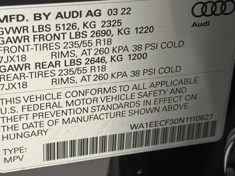 Audi Q3 Vehicle Full-screen Gallery Image 22