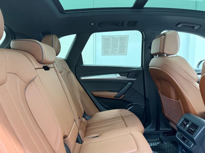 Audi Q5 Vehicle Full-screen Gallery Image 08