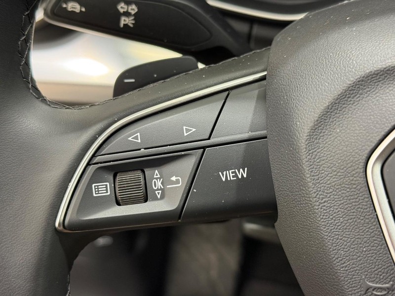 Audi Q5 Vehicle Full-screen Gallery Image 15