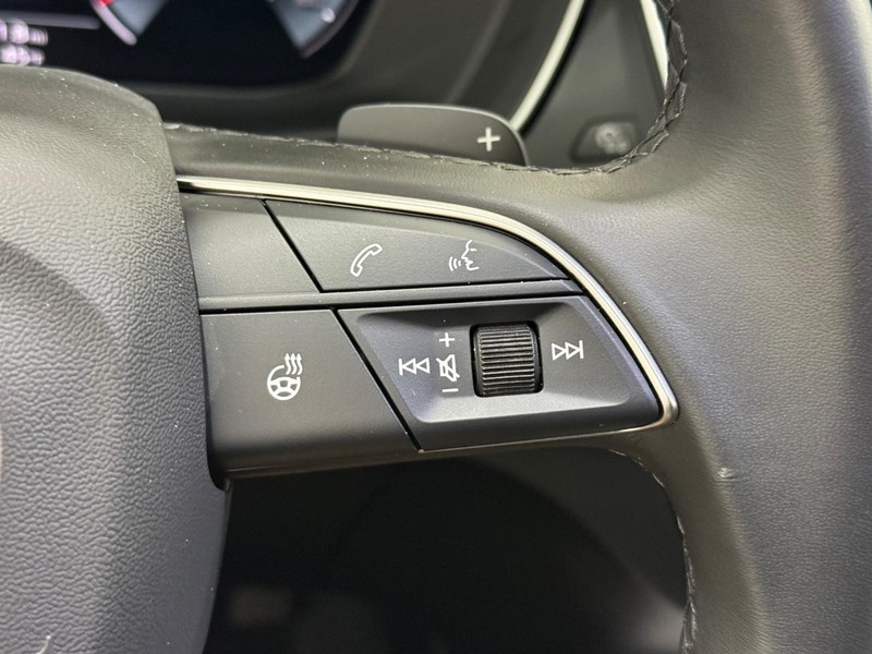 Audi Q5 Vehicle Full-screen Gallery Image 16