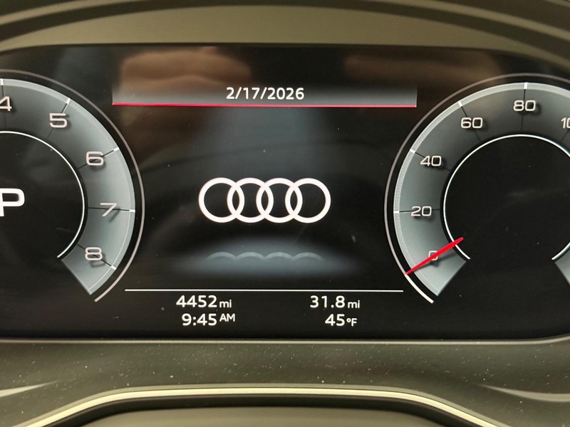 Audi Q5 Vehicle Full-screen Gallery Image 17