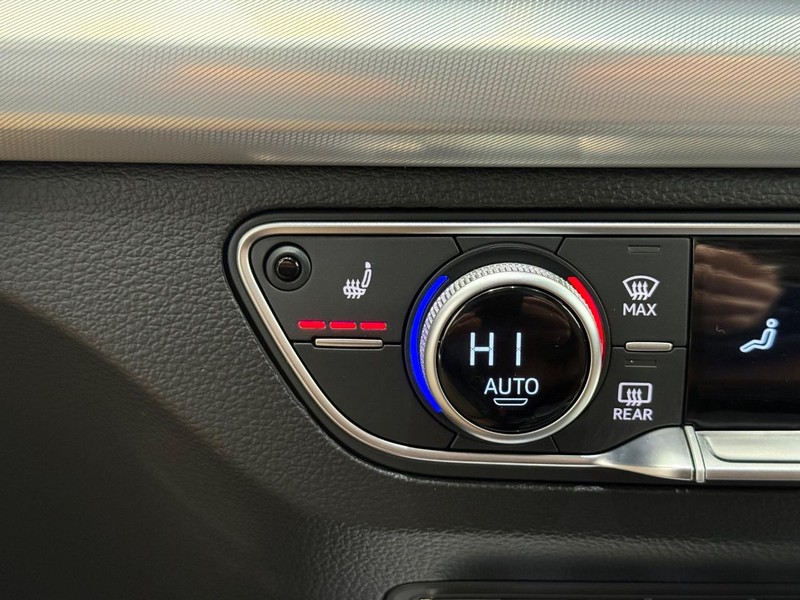 Audi Q5 Vehicle Full-screen Gallery Image 19