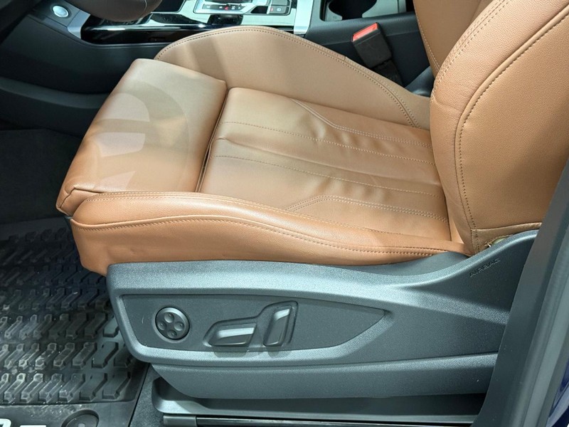 Audi Q5 Vehicle Full-screen Gallery Image 21