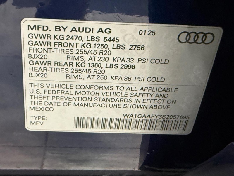 Audi Q5 Vehicle Full-screen Gallery Image 22