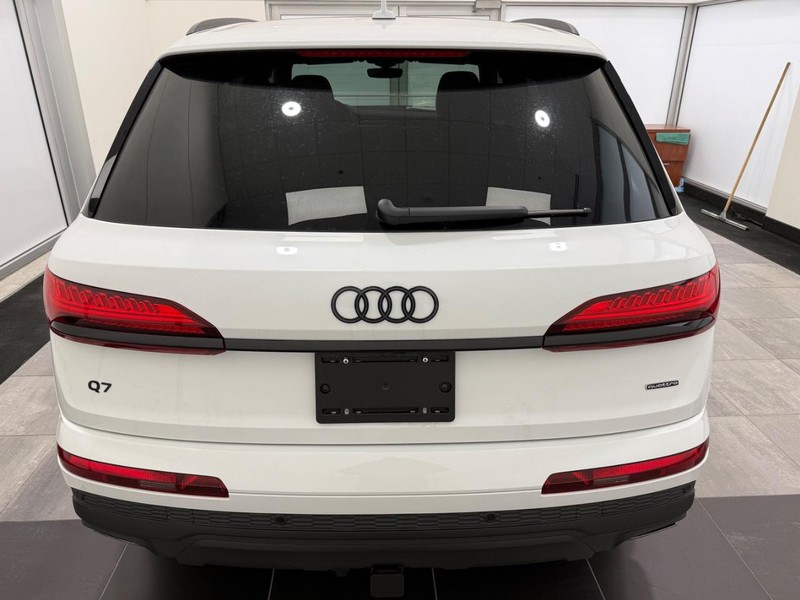 Audi Q7 Vehicle Image 3