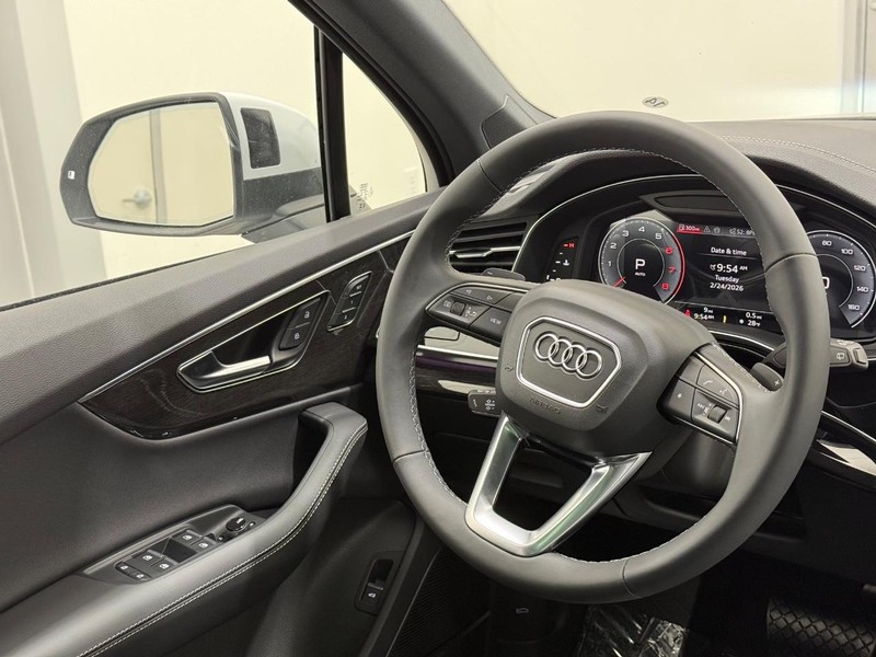 Audi Q7 Vehicle Image 12