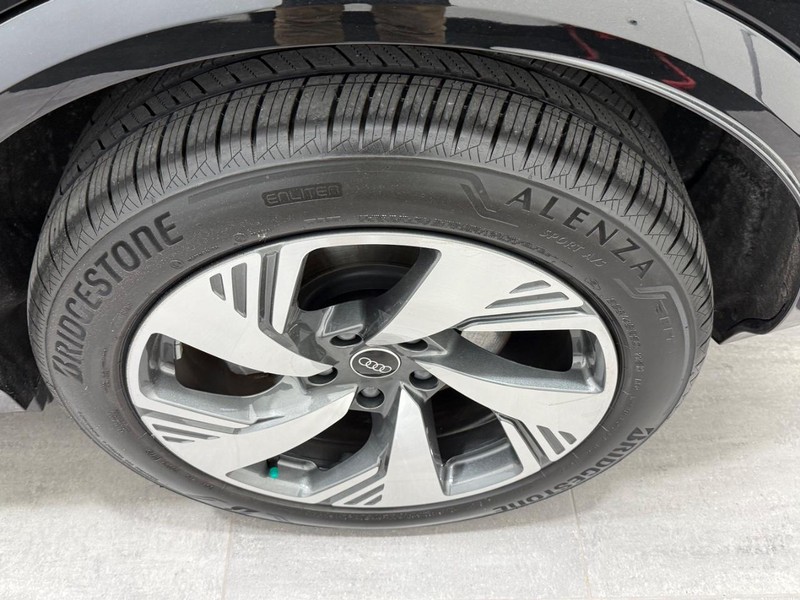 Audi Q6 e-tron Vehicle Image 5