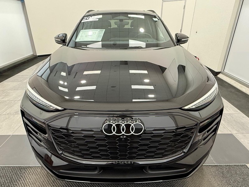 Audi Q6 e-tron Vehicle Image 7