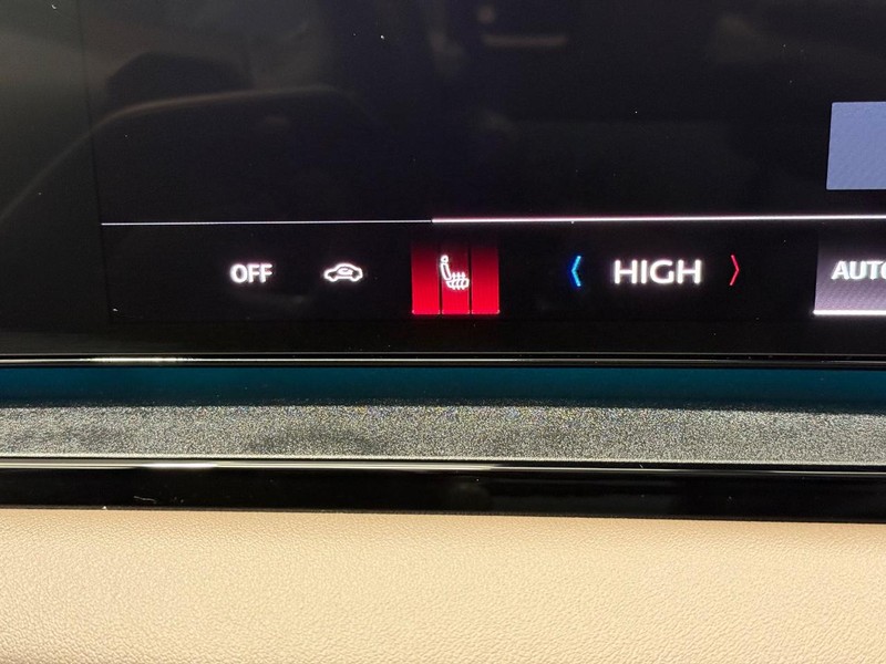 Audi Q6 e-tron Vehicle Image 17