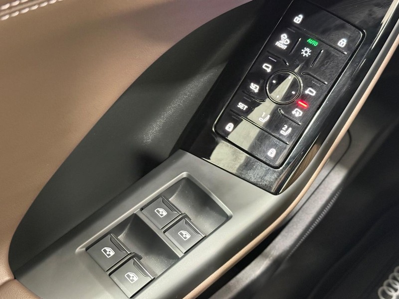 Audi Q6 e-tron Vehicle Image 18