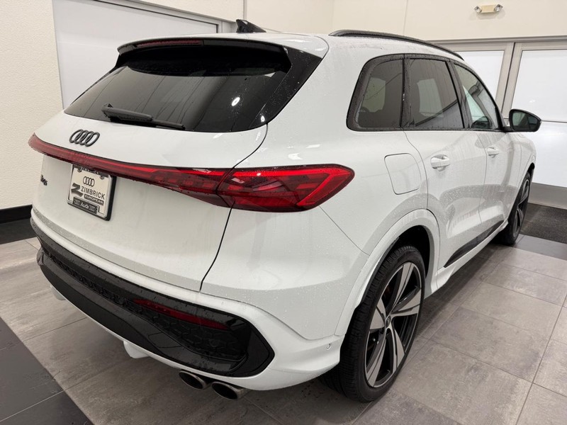 Audi SQ5 Vehicle Image 2