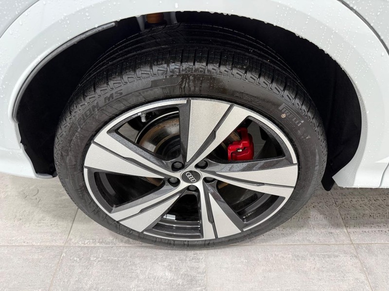 Audi SQ5 Vehicle Image 3