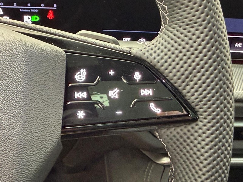 Audi SQ5 Vehicle Image 10