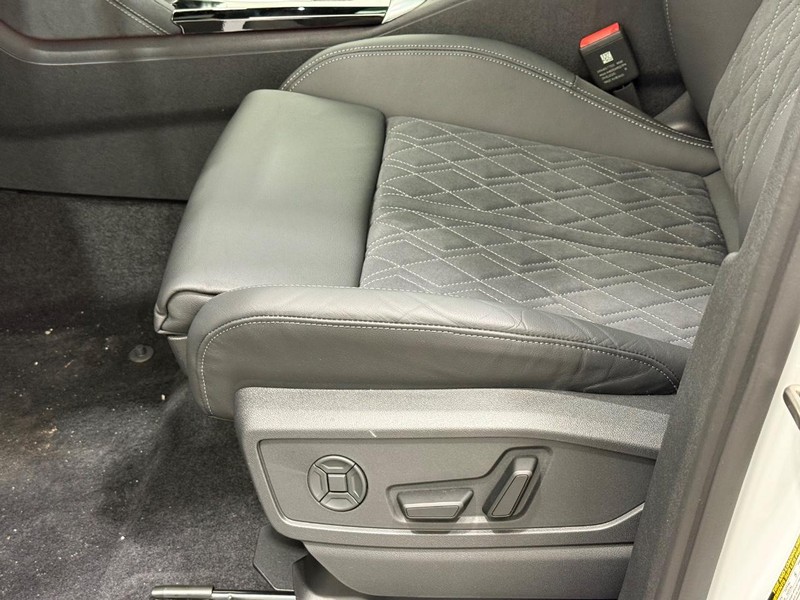 Audi SQ5 Vehicle Image 15