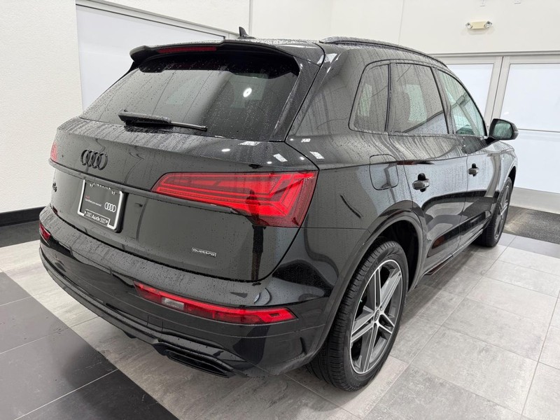 Audi Q5 Vehicle Image 2