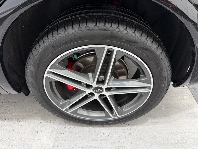 Audi Q5 Vehicle Image 5