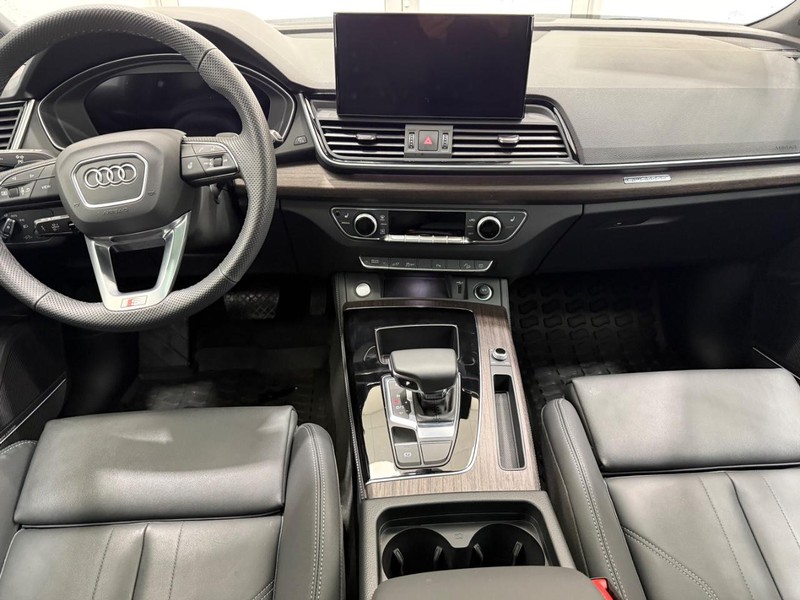 Audi Q5 Vehicle Image 9