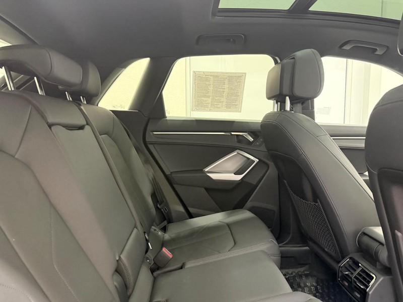 Audi Q3 Vehicle Image 8