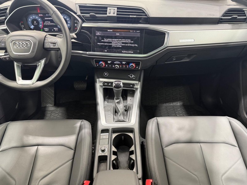 Audi Q3 Vehicle Image 9