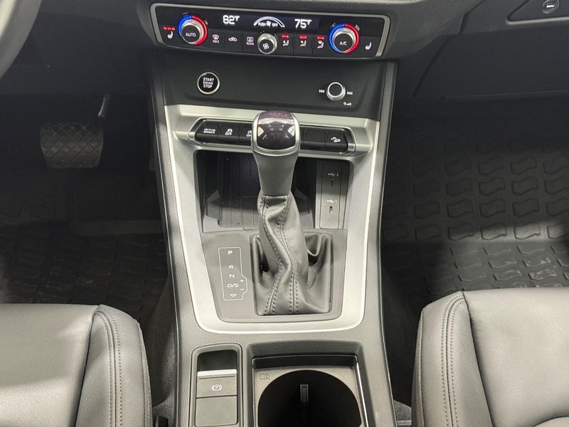 Audi Q3 Vehicle Image 11