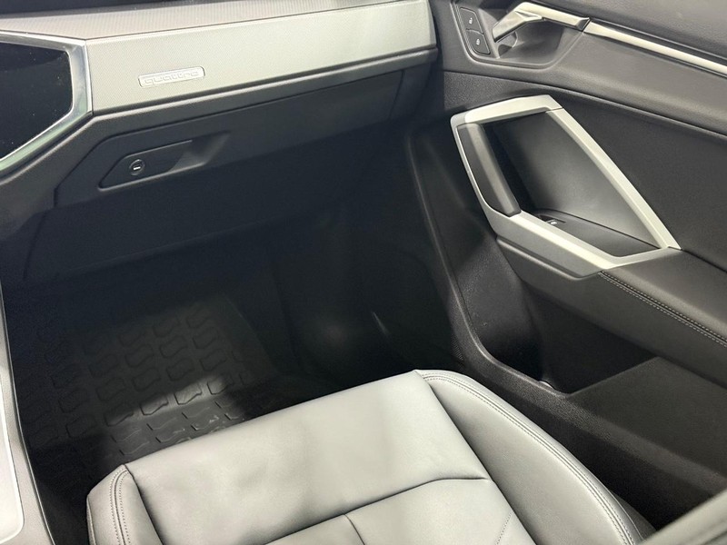 Audi Q3 Vehicle Image 13