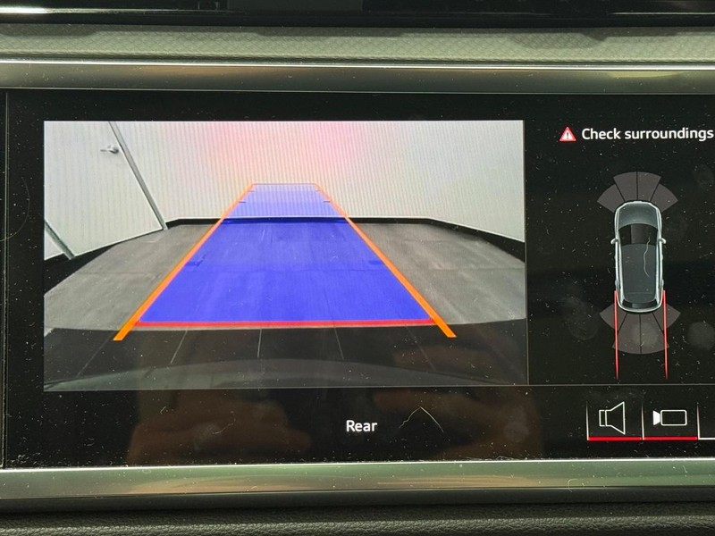 Audi Q3 Vehicle Image 18