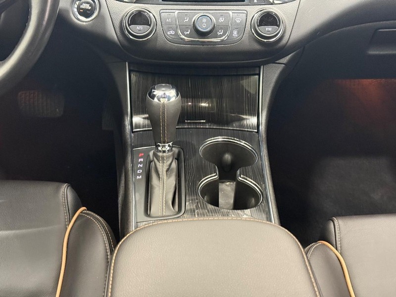 Chevrolet Impala Vehicle Image 12