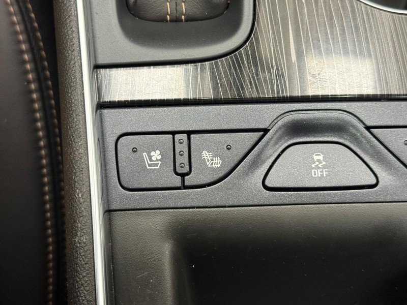 Chevrolet Impala Vehicle Image 19