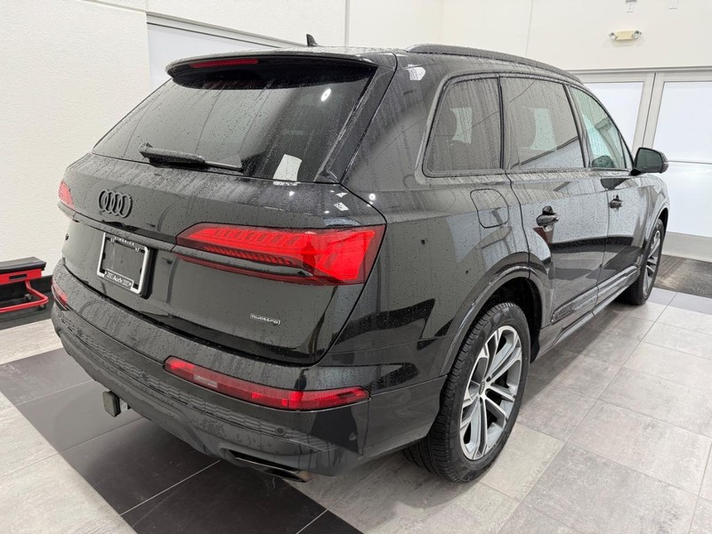 Audi Q7 Vehicle Image 2